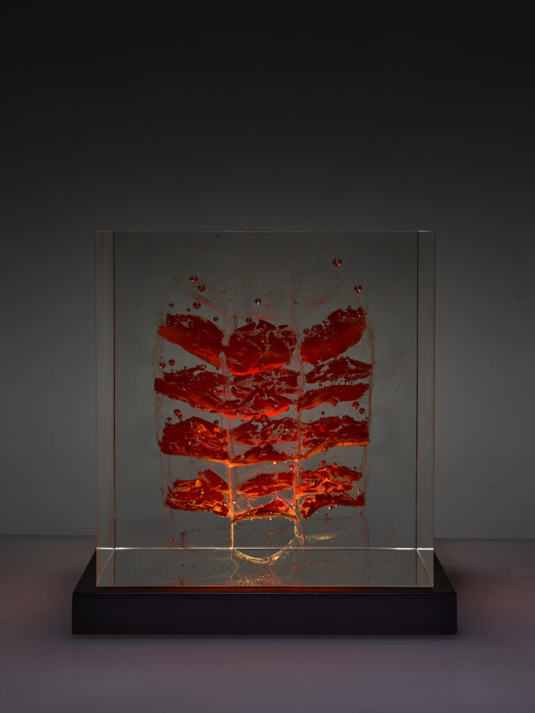 1.5Q 33 - optical glass with mineral oxide, light, filter, aluminium base  H 15cm