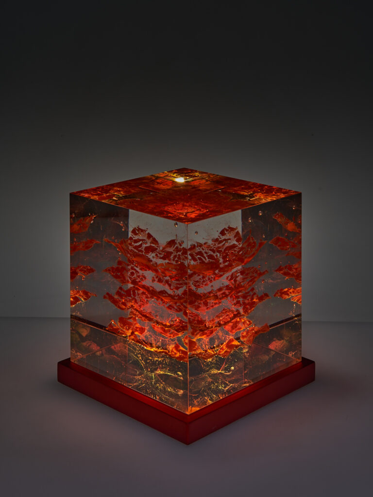 1.5Q 33 - optical glass with mineral oxide, light, filter, aluminium base  H 15cm