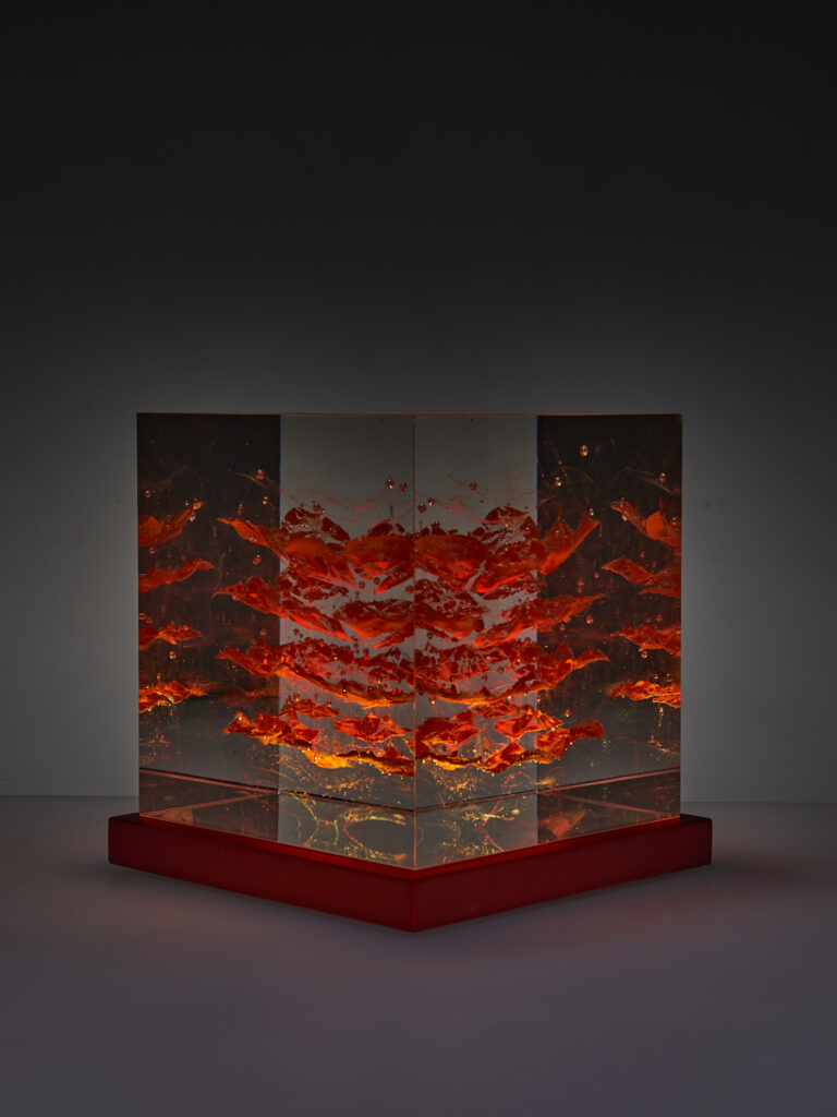 1.5Q 33 - optical glass with mineral oxide, light, filter, aluminium base  H 15cm