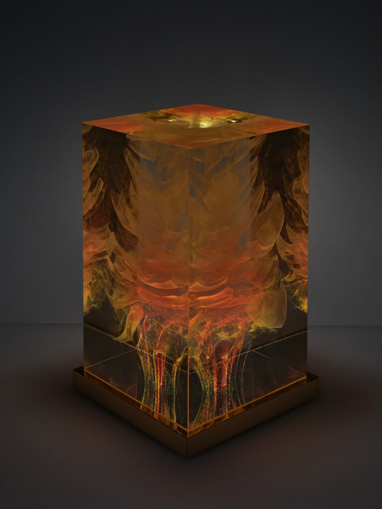 1.5QH 15 - optical glass with bubbles, light, filter, aluminium base  H 22cm