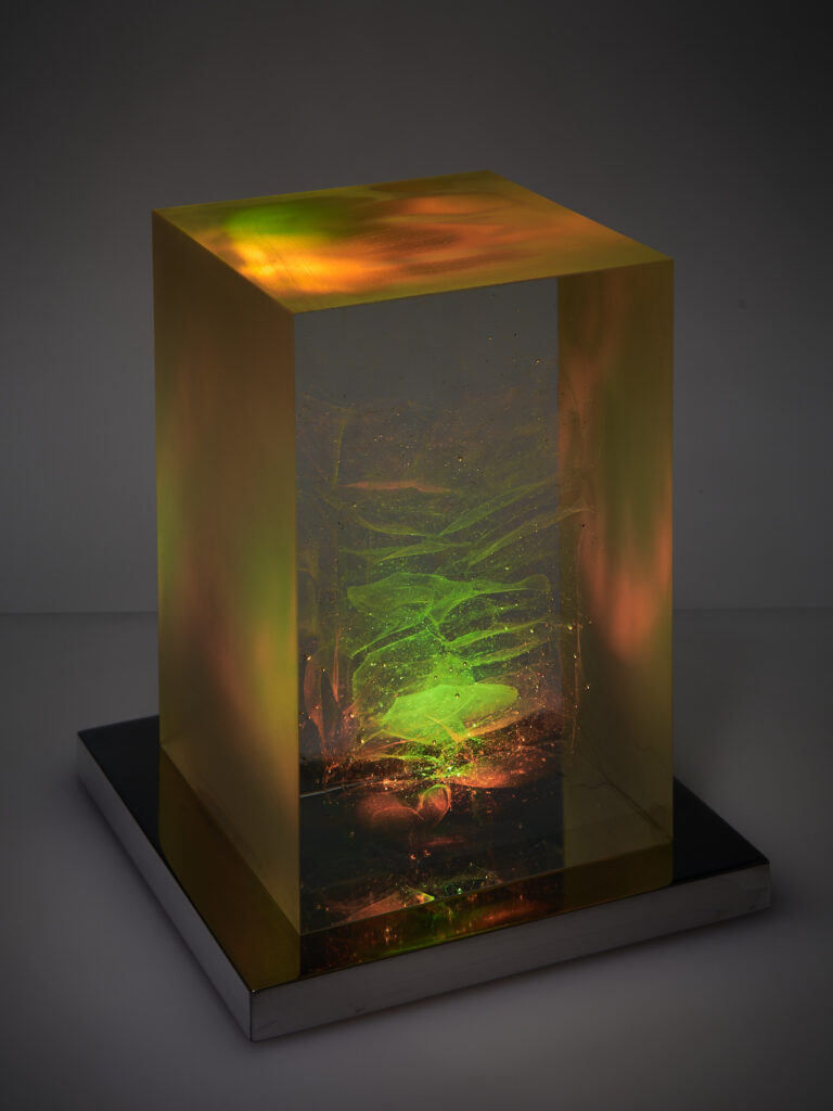 1.5QH 16 - optical glass with bubbles, light, filter, aluminium base  H 22cm