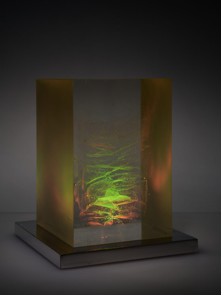 1.5QH 16 - optical glass with bubbles, light, filter, aluminium base  H 22cm