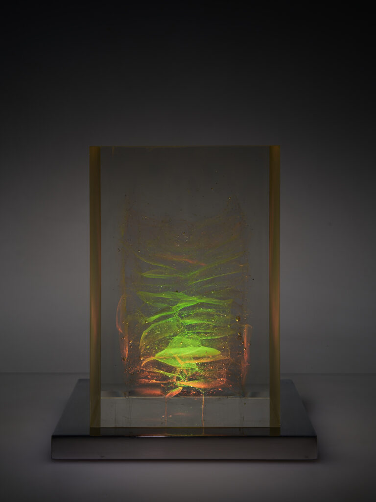 1.5QH 16 - optical glass with bubbles, light, filter, aluminium base  H 22cm